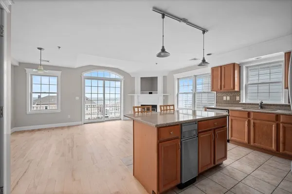 $575,000 | 14 Atlantic Avenue, Unit D, Salisbury, MA 01952