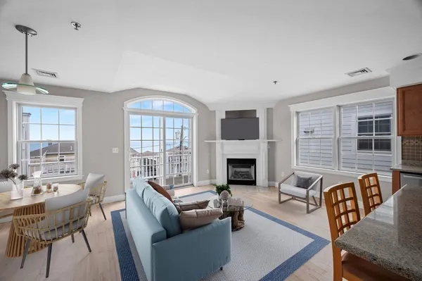$575,000 | 14 Atlantic Avenue, Unit D, Salisbury, MA 01952