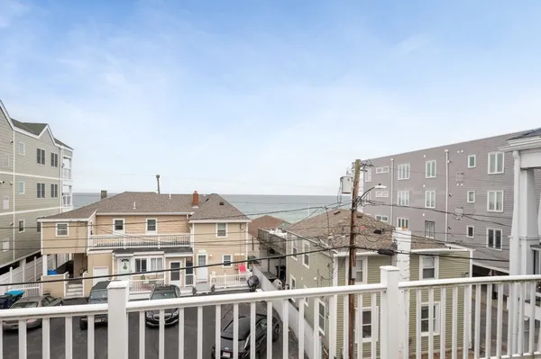 $575,000 | 14 Atlantic Avenue, Unit D, Salisbury, MA 01952