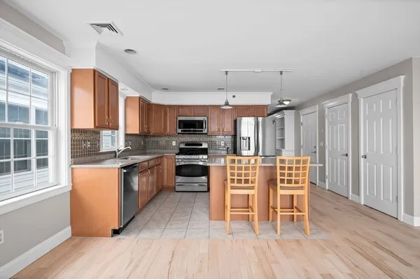 $575,000 | 14 Atlantic Avenue, Unit D, Salisbury, MA 01952