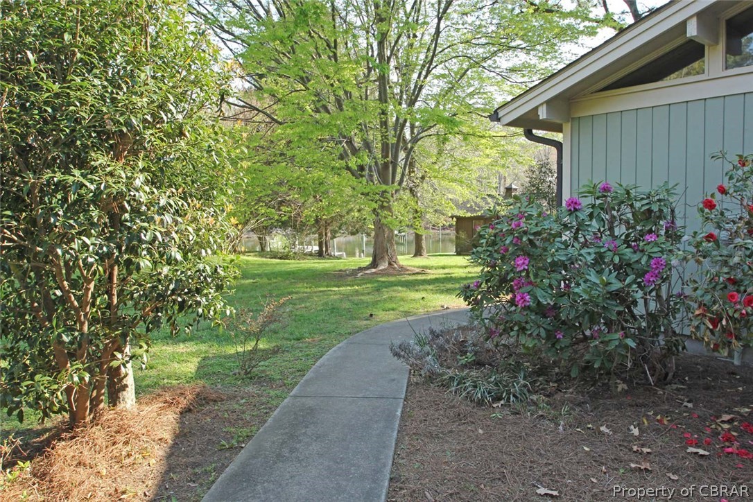 503 Pocahontas Road Kilmarnock, VA 22482 - Photo 31 of 33 Great Pathways along the side of the Home