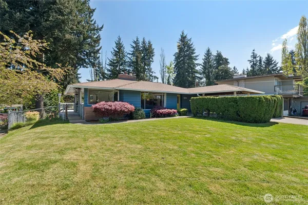 $1,200,000 | 18832 1st Place Southwest, Normandy Park, WA 98166
