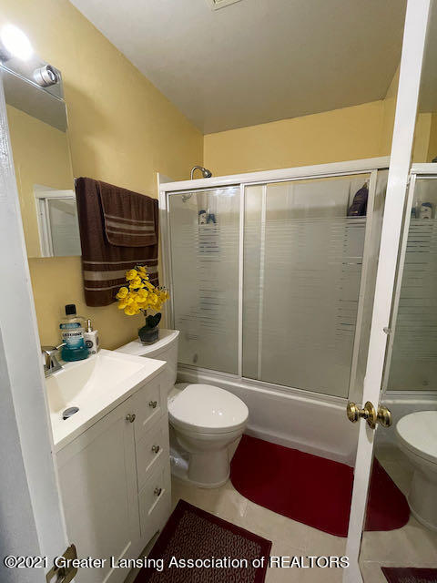 3614 Pleasant Grove Road Lansing, MI 48910 - Photo 18 of 47 Main Bath