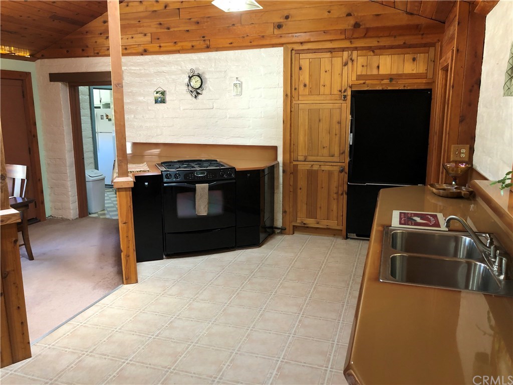 1865 Nacimiento Drive Paso Robles, CA 93446 - Photo 8 of 43 a kitchen with a stove and a refrigerator
