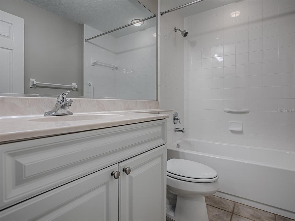5318 Edgewater Way, Unit 10 Oxford, FL 34484 - Photo 11 of 18 a bathroom with a sink a toilet and a bathtub