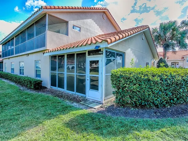 $239,000 | 5318 Edgewater Way, Unit 10, Oxford, FL 34484