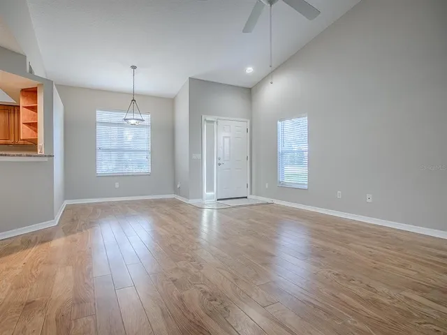 $239,000 | 5318 Edgewater Way, Unit 10, Oxford, FL 34484