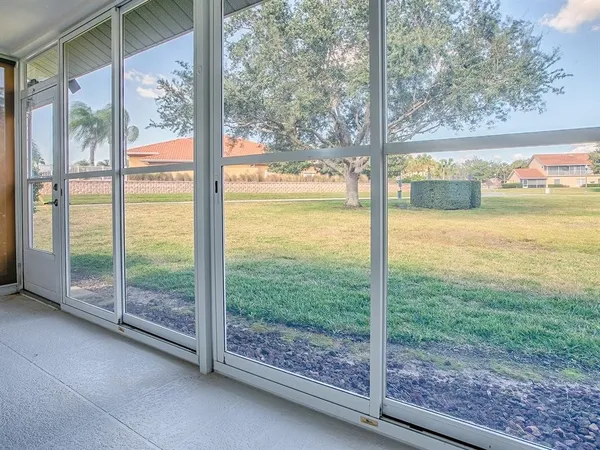 $229,000 | 5318 Edgewater Way, Unit 10, Oxford, FL 34484