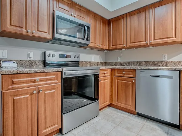 $229,000 | 5318 Edgewater Way, Unit 10, Oxford, FL 34484