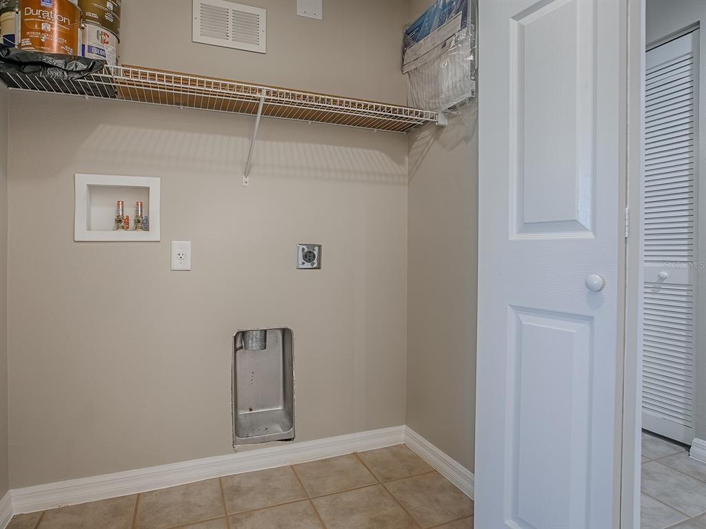 5318 Edgewater Way, Unit 10 Oxford, FL 34484 - Photo 9 of 18 a view of an empty room