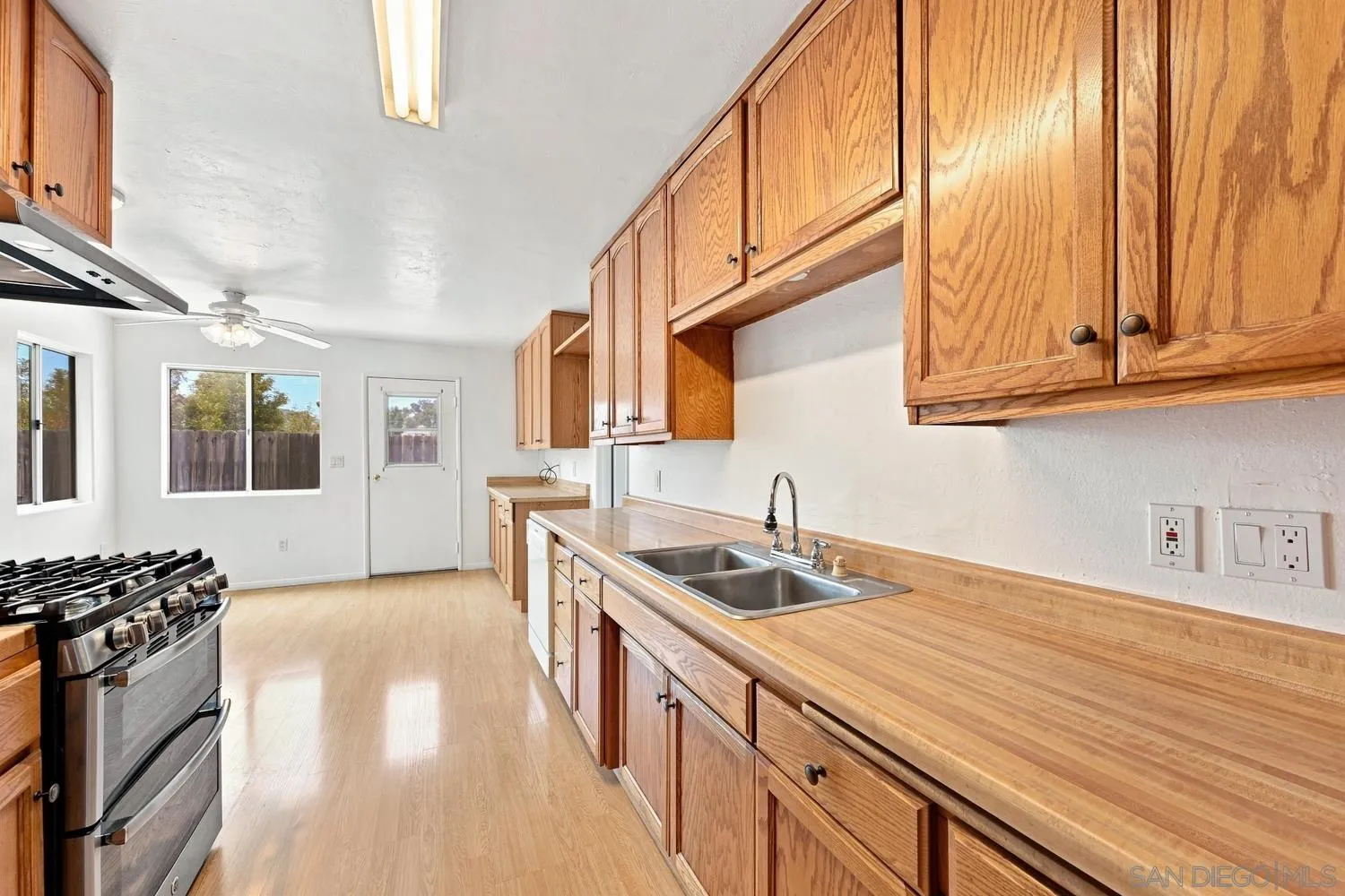 12509 Taunt Road Poway, CA 92064 - Photo 10 of 28 Gallery Image 10