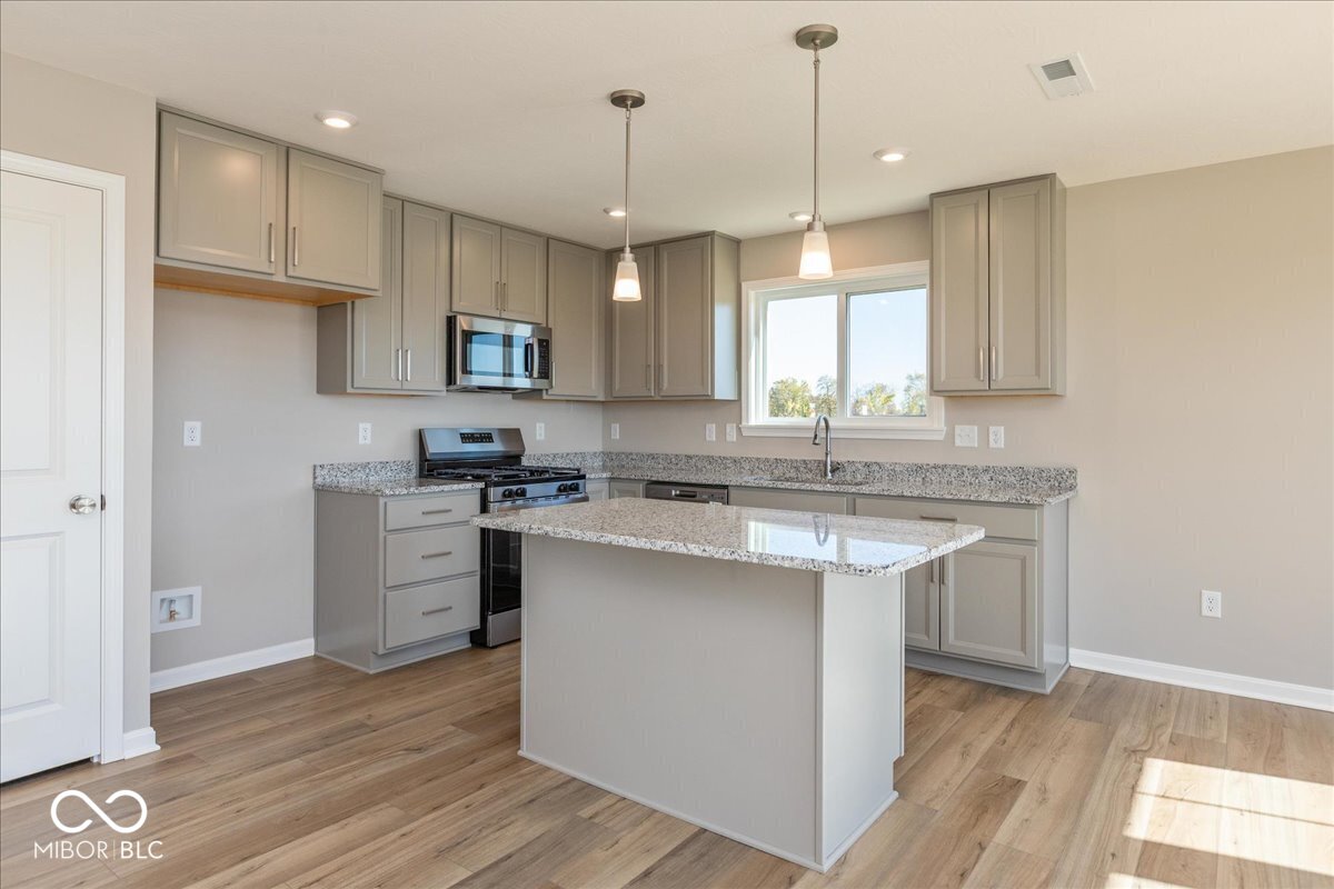 735 Oakleaf Drive Greenfield, IN 46140 - Photo 3 of 39