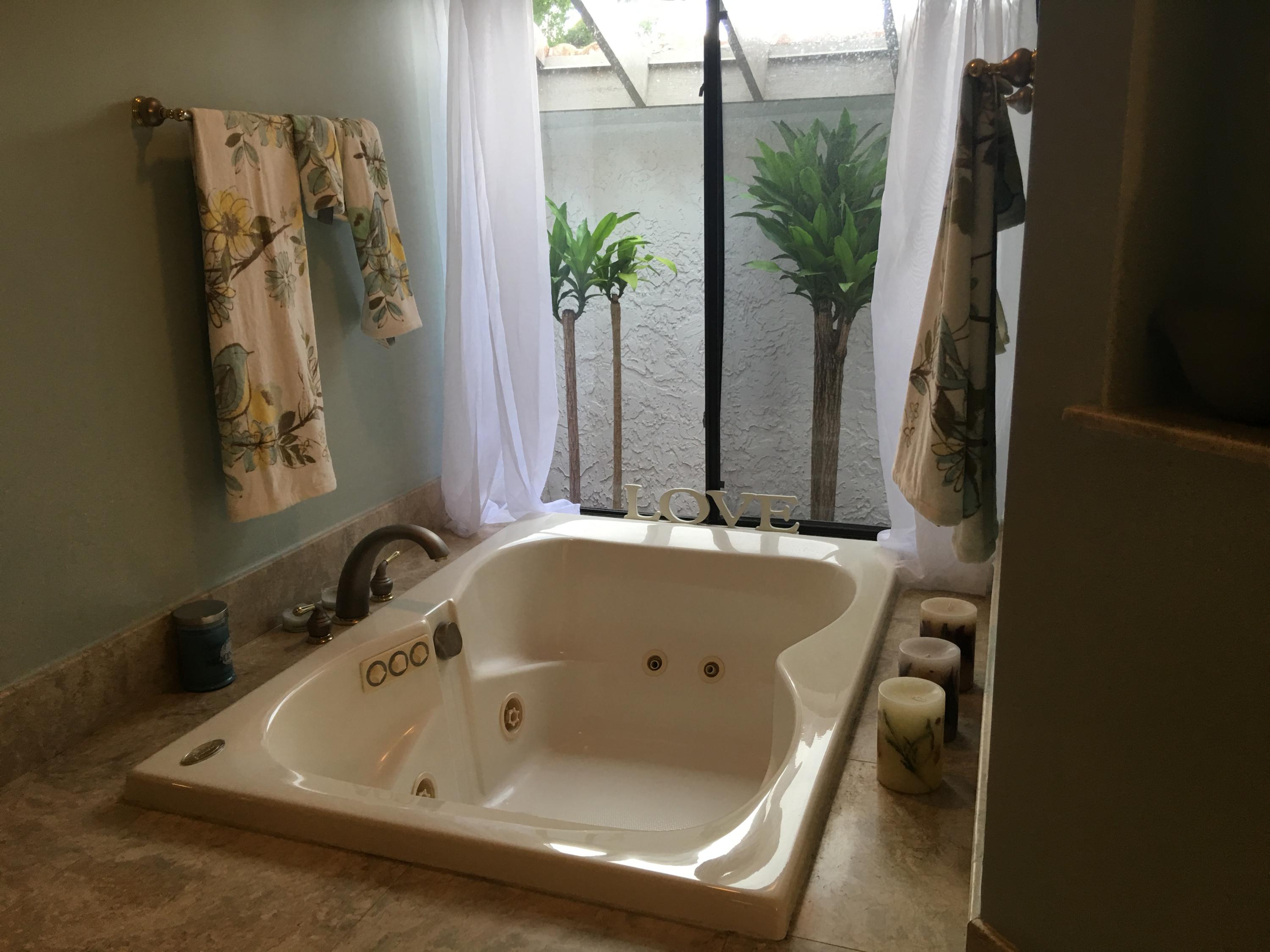 20763 Sorolla Terrace Boca Raton, FL 33433 - Photo 17 of 21 Jacuzzi Tub