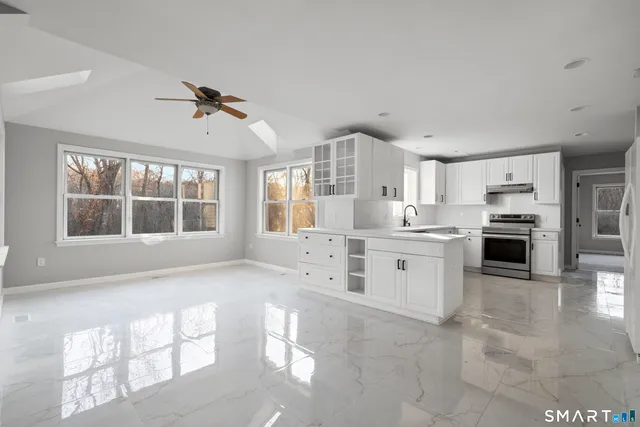 $999,900 | 2 Greenwood Lane, Guilford, CT 06437