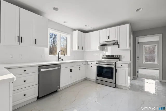 $999,900 | 2 Greenwood Lane, Guilford, CT 06437