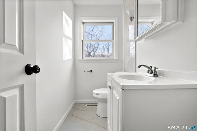 $999,900 | 2 Greenwood Lane, Guilford, CT 06437