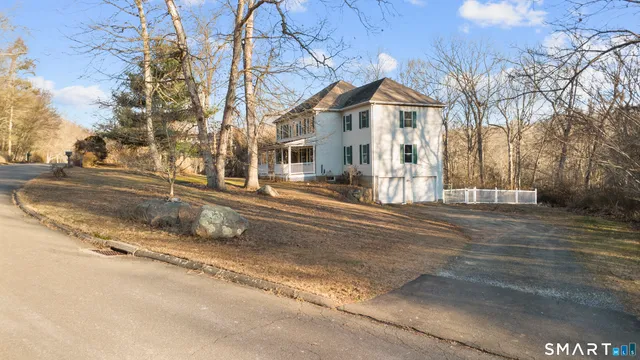 $999,900 | 2 Greenwood Lane, Guilford, CT 06437