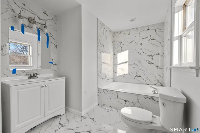 $999,900 | 2 Greenwood Lane, Guilford, CT 06437