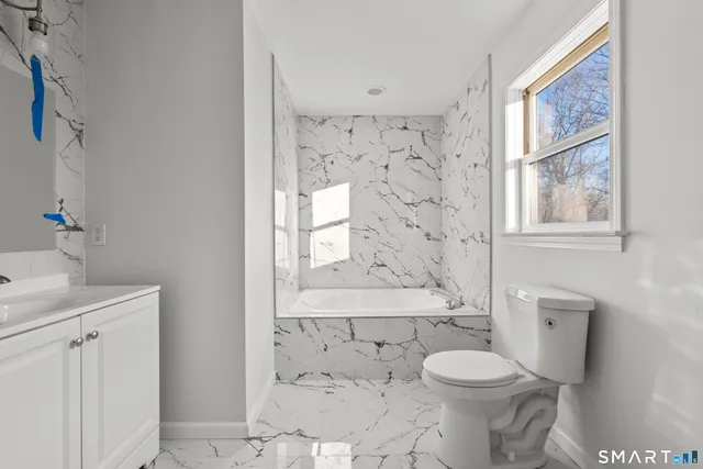 $999,900 | 2 Greenwood Lane, Guilford, CT 06437