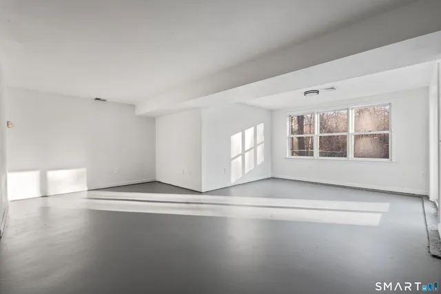 $999,900 | 2 Greenwood Lane, Guilford, CT 06437