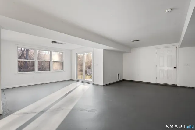 $999,900 | 2 Greenwood Lane, Guilford, CT 06437