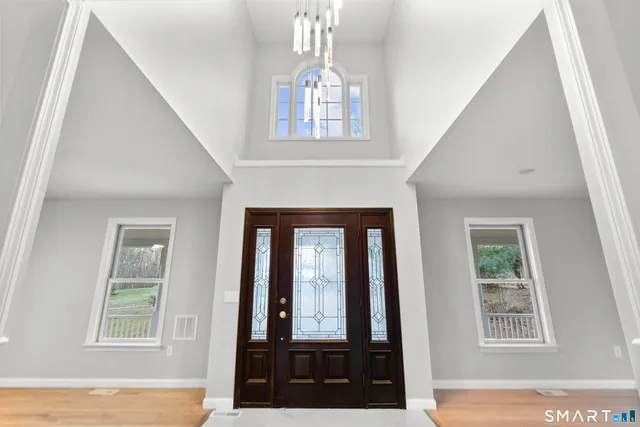 $999,900 | 2 Greenwood Lane, Guilford, CT 06437