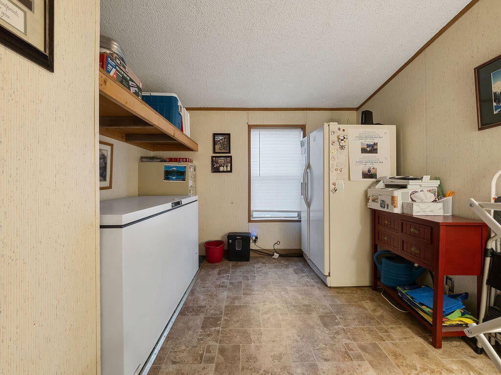 13779 Matney Road Klamath Falls, OR 97603 - Photo 19 of 26 PC170064