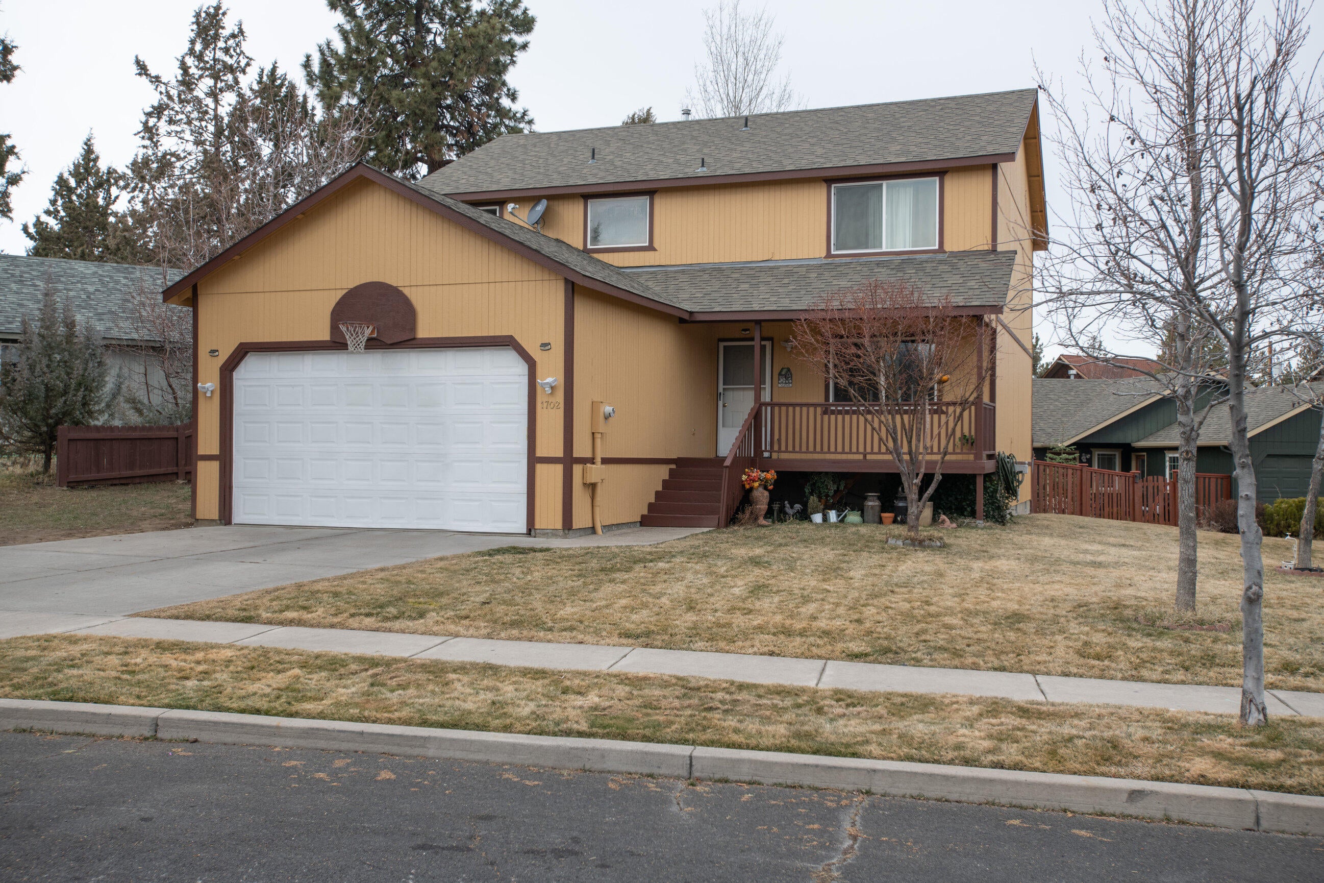 1702 Southeast Riviera Drive Bend, OR 97702 - Photo 2 of 23 2