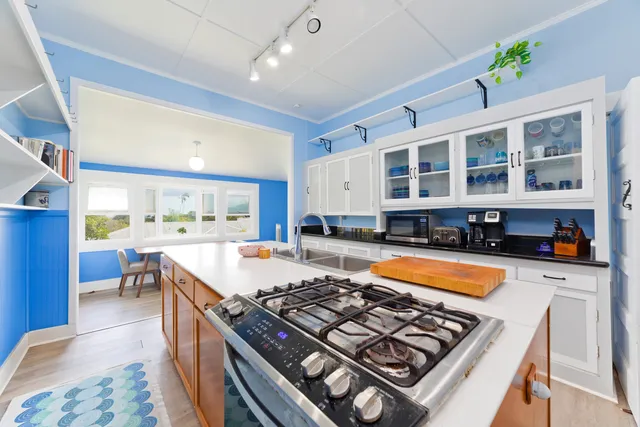 $899,000 | 1706 Waianuenue Avenue, Hilo, HI 96720