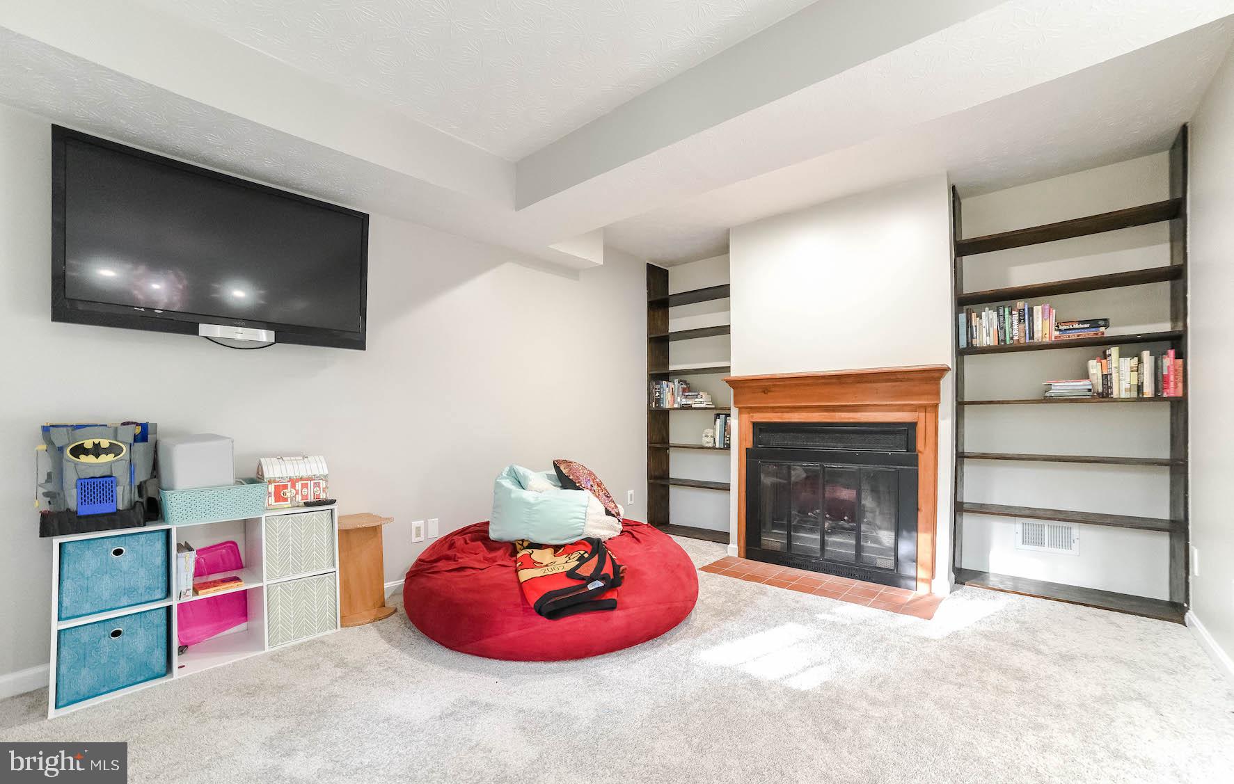 44575 Spinnaker Way California, MD 20619 - Photo 19 of 52 provides space for play or gaming