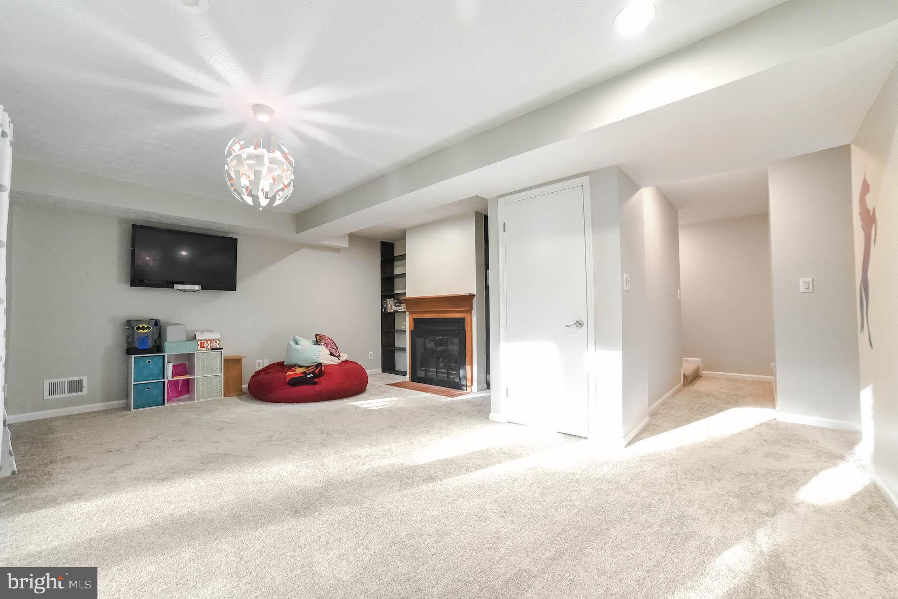 44575 Spinnaker Way California, MD 20619 - Photo 20 of 52 New carpet looks great!