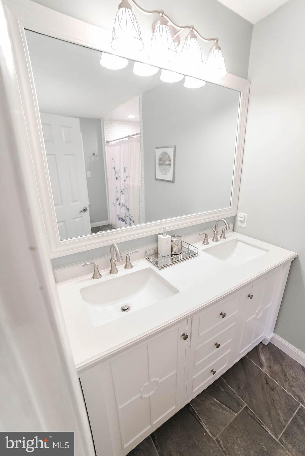 44575 Spinnaker Way California, MD 20619 - Photo 29 of 52 New vanity