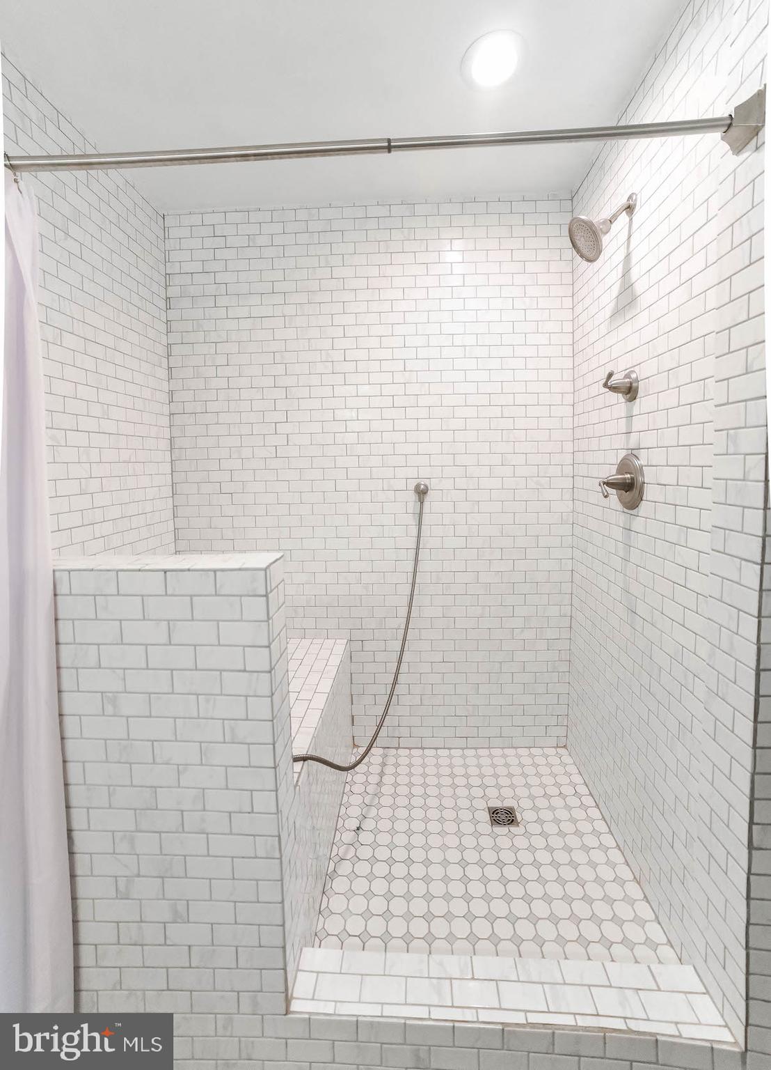 44575 Spinnaker Way California, MD 20619 - Photo 30 of 52 and tiled shower