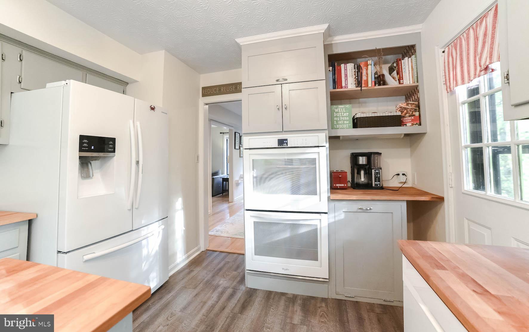 44575 Spinnaker Way California, MD 20619 - Photo 6 of 52 Double ovens, shelving