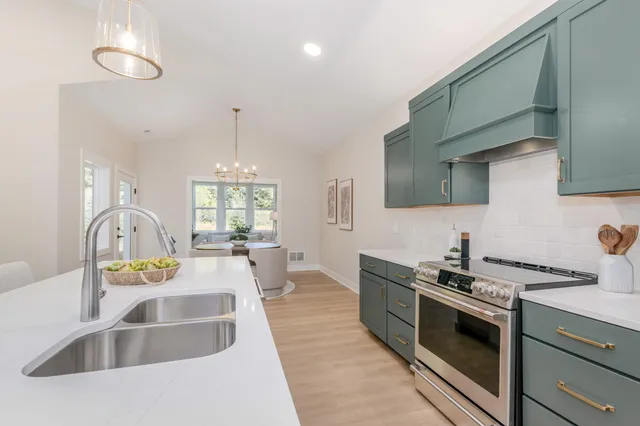 $825,000 | 4708 Knapp Blf Drive, Ada, MI 49301