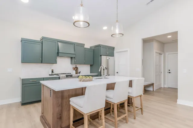 $825,000 | 4708 Knapp Blf Drive, Ada, MI 49301