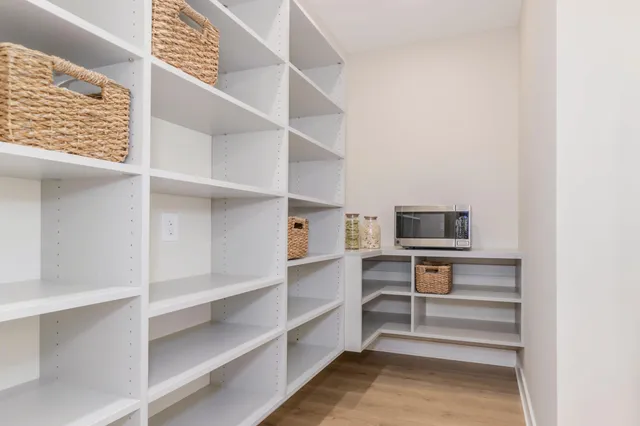 $825,000 | 4708 Knapp Blf Drive, Ada, MI 49301