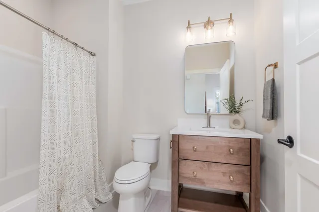 $825,000 | 4708 Knapp Blf Drive, Ada, MI 49301