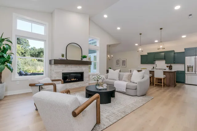 $825,000 | 4708 Knapp Blf Drive, Ada, MI 49301