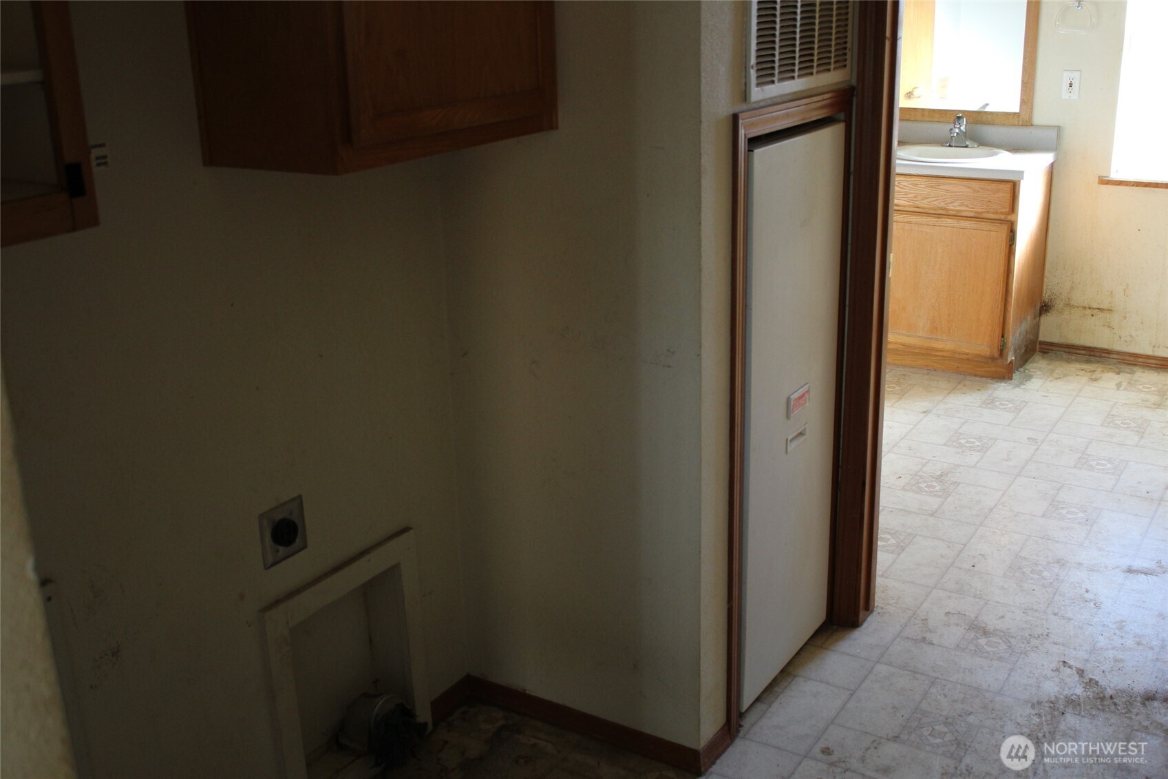 1251 North Klein Road Ritzville, WA 99169 - Photo 13 of 21 a view of entryway with hallway