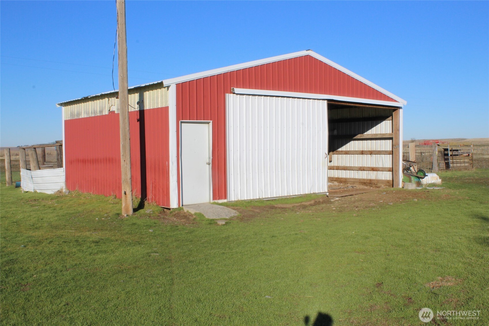 1251 North Klein Road Ritzville, WA 99169 - Photo 5 of 21 a front view of a house with a yard