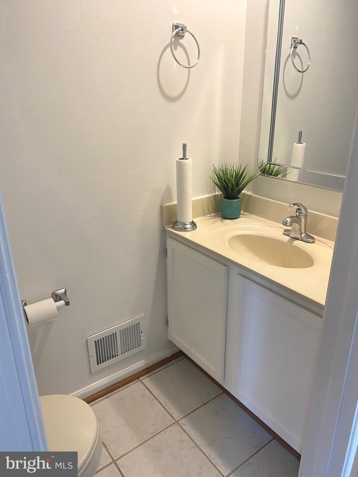 309 Overlea Place Abingdon, MD 21009 - Photo 20 of 24 Powder room main level