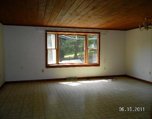 92 Old Post Road, Unit 23 Westerly, RI 02891 - Photo 3 of 11 Living Room.
