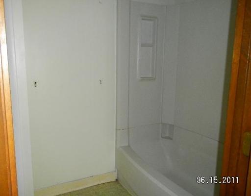 92 Old Post Road, Unit 23 Westerly, RI 02891 - Photo 8 of 11 Bathroom.