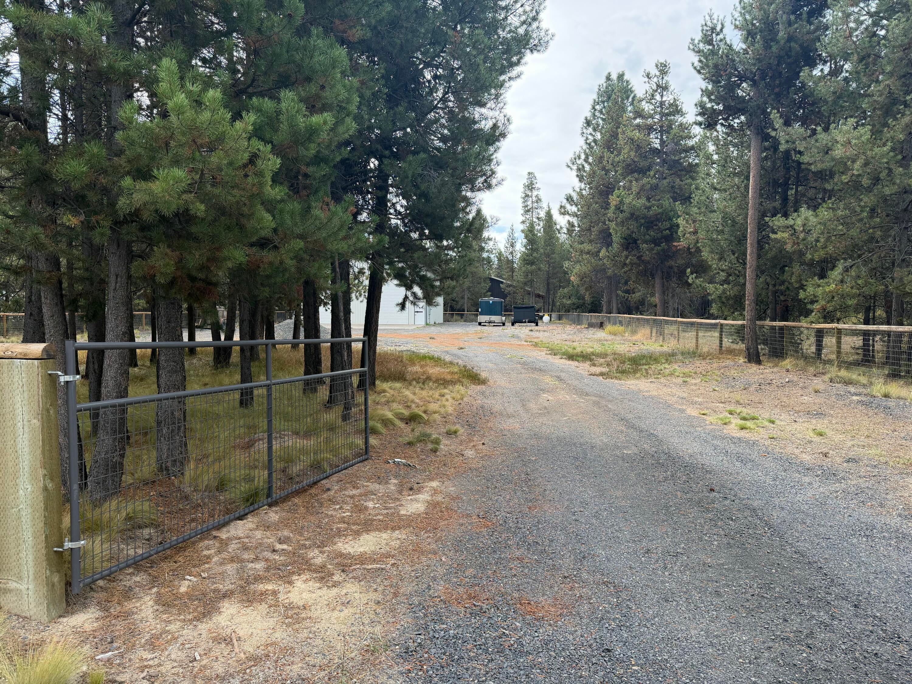 17037 Downey Road Bend, OR 97707 - Photo 3 of 20 IMG_6885
