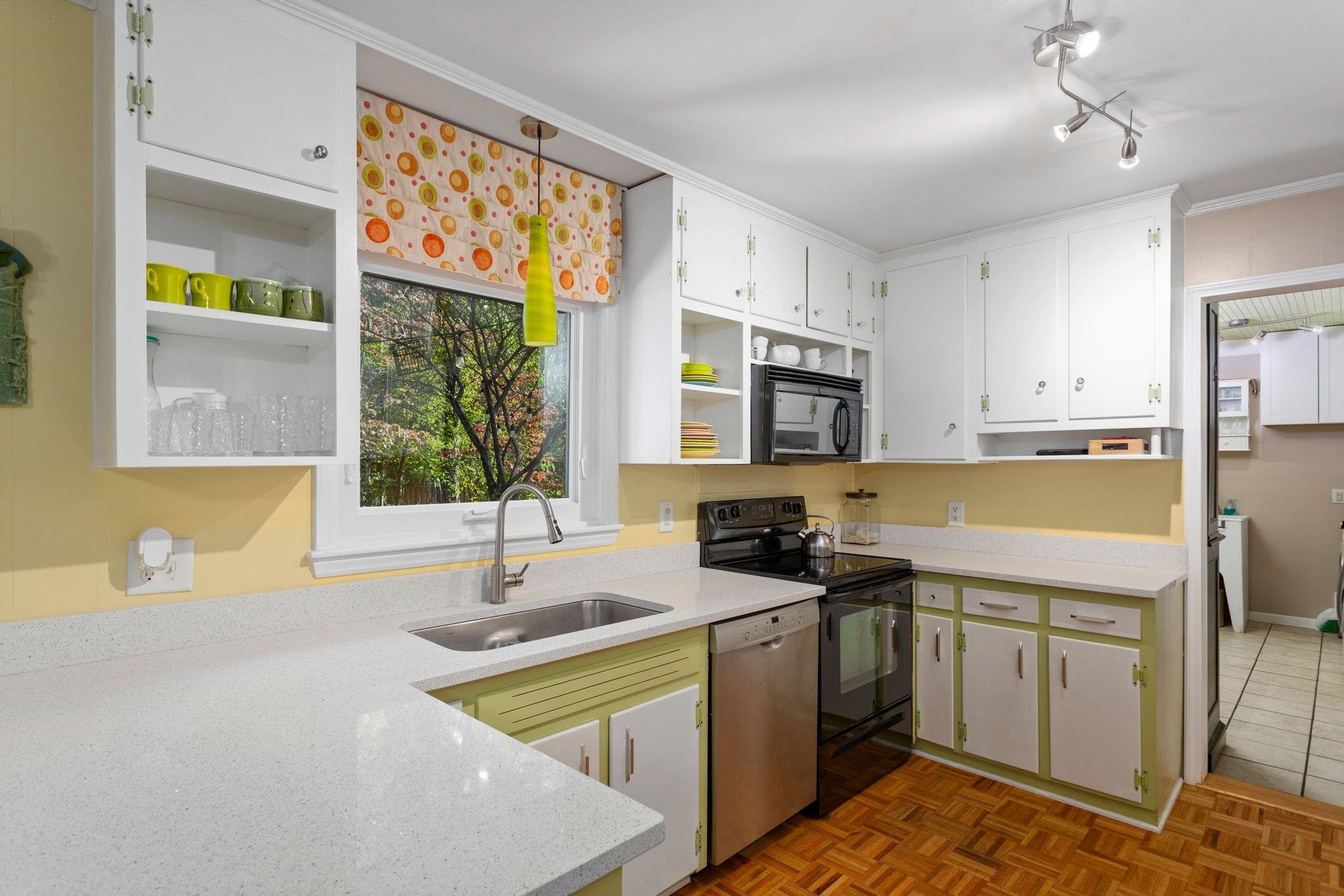 5008 Picardy Place Raleigh, NC 27612 - Photo 10 of 79 Updated kitchen