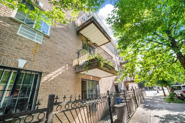 a picture of city view