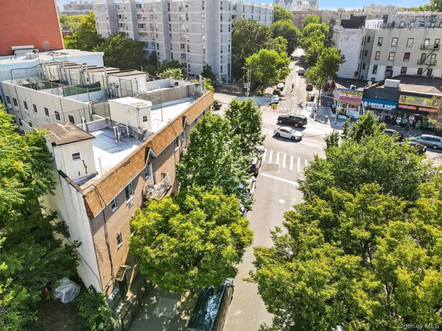 $399,999 | 852 Home Street, Unit 2F | Foxhurst