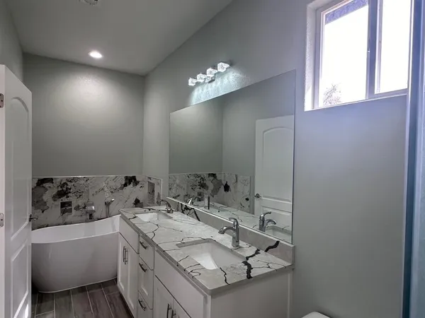 $2,000 | 103 Kikipua, Bastrop, TX 78602