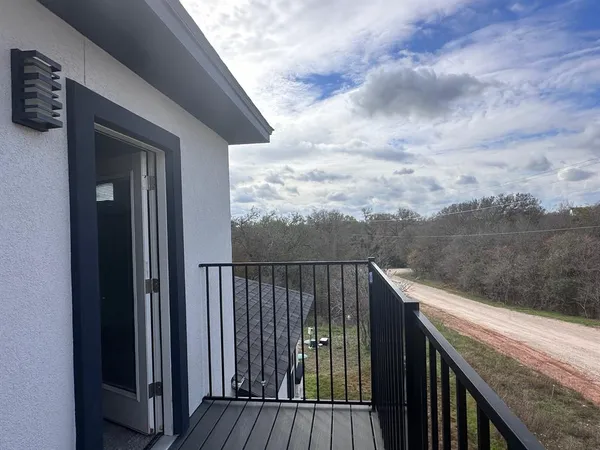 $2,000 | 103 Kikipua, Bastrop, TX 78602